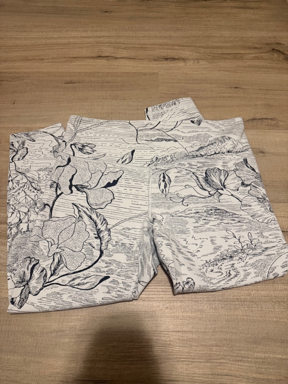 Athleta Elation Jacquard 7/8 Tight - Rare White & Navy Floral Pattern